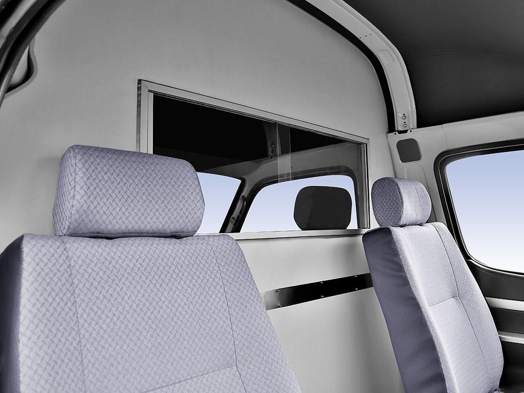 载人拉货不输五菱宏光,700扭矩轻松爬坡,还是吴京电影*用御**座驾