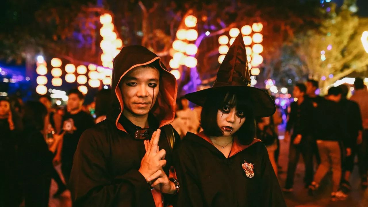 要说万圣节哪家强?这里可是连许巍都被吸引来一起“鬼”混了!