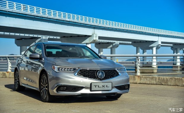 国产全新福克斯谍照/丰田CH-R赛车亮相/广汽讴歌TLX-L亮相