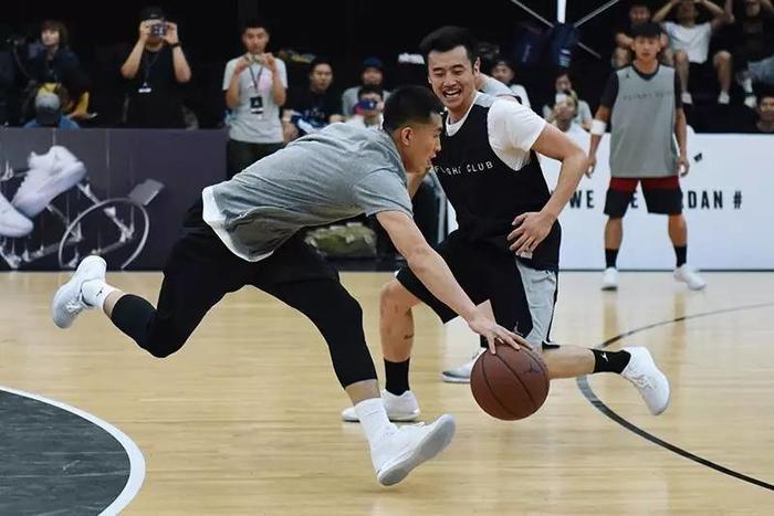 cba郭艾伦转会了吗,cba郭艾伦詹姆斯