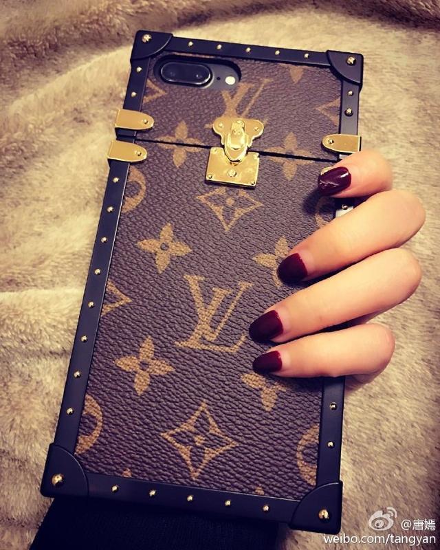 范冰冰粉色的手机壳,唐嫣baby手机壳