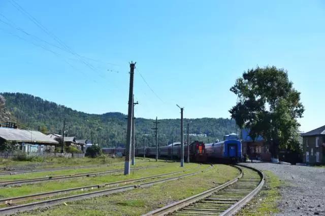 坐火车穿越俄罗斯西伯利亚,欧洲火车途经小镇