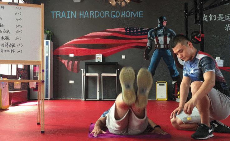 不做油腻男,如何练出搓衣板式腹肌