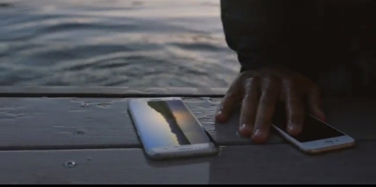 三星讽刺iphone的广告,三星广告再怼苹果