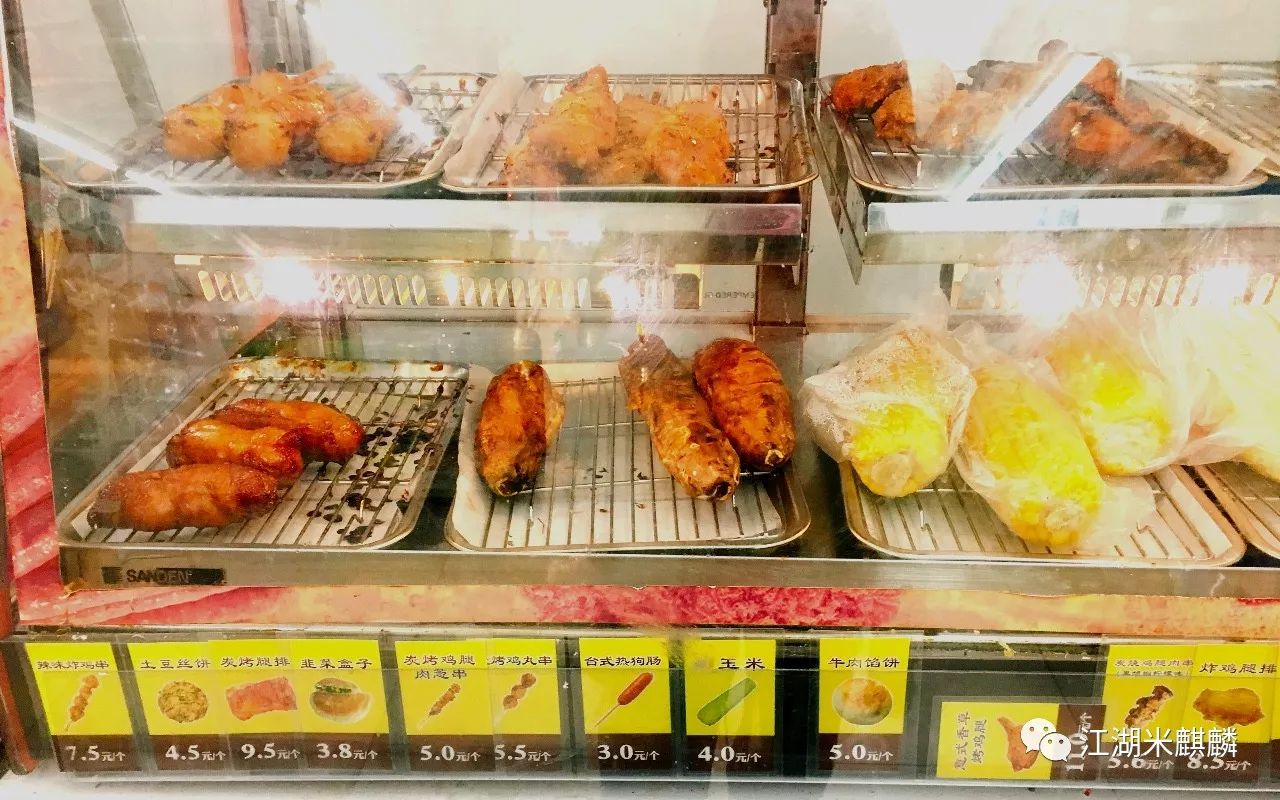 没了推着“汽油罐”的小贩,我们还能去哪吃甜到流汁儿的烤红薯?