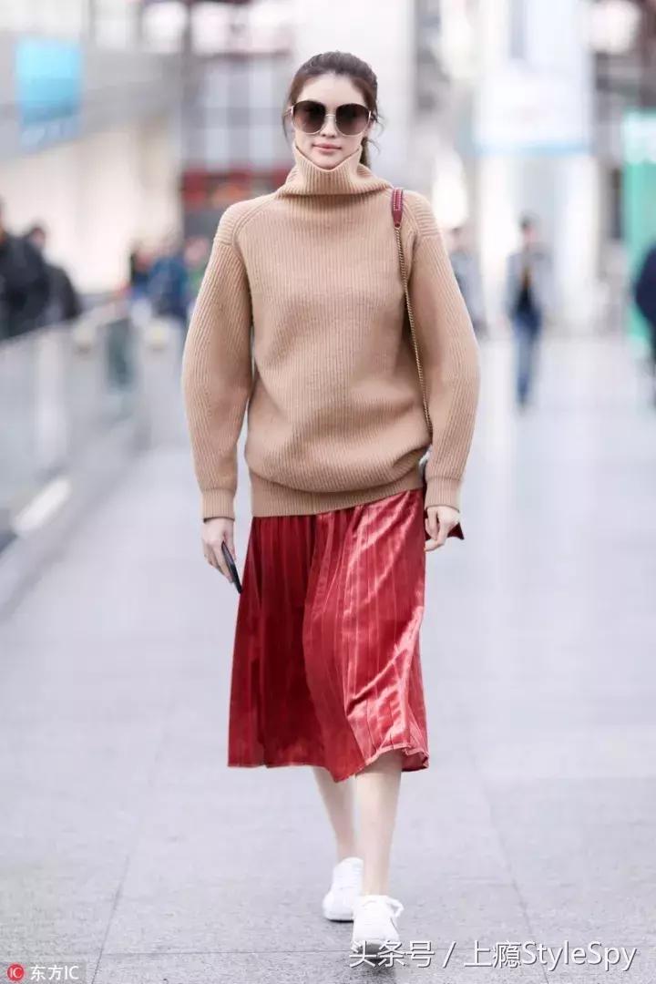 冬天半袖蝙蝠衫毛衣搭配,冬天宽松版的毛衣怎么搭配
