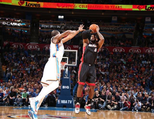 詹姆斯到底是怎样一名球员,詹姆斯到底是个怎么样的人