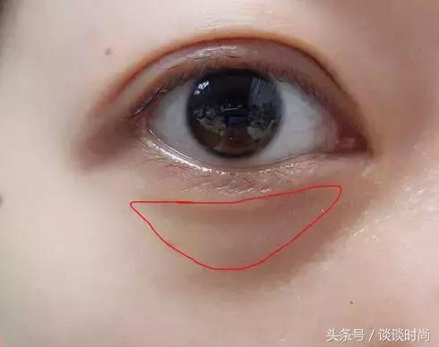遮黑眼圈泪沟快速教程,新手如何遮泪沟黑眼圈