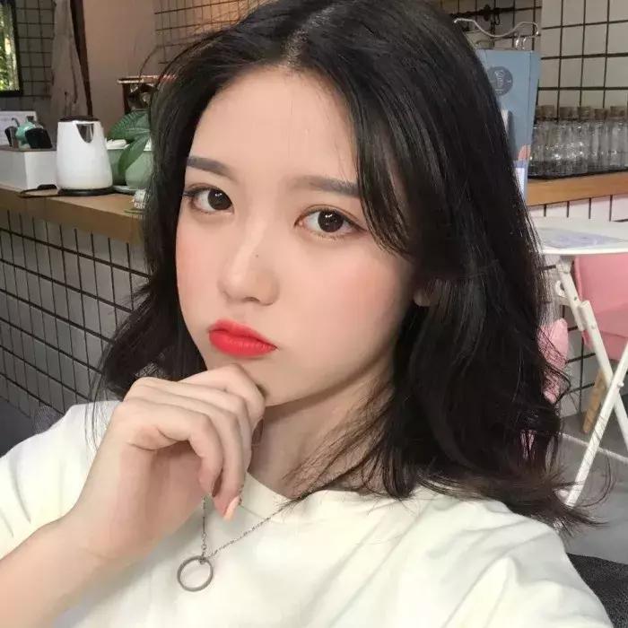 刘海图片女显脸小,有刘海扎发显脸小