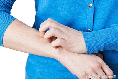 秋冬季节脱衣服之后身体瘙痒,秋冬季节皮肤瘙痒是什么原因