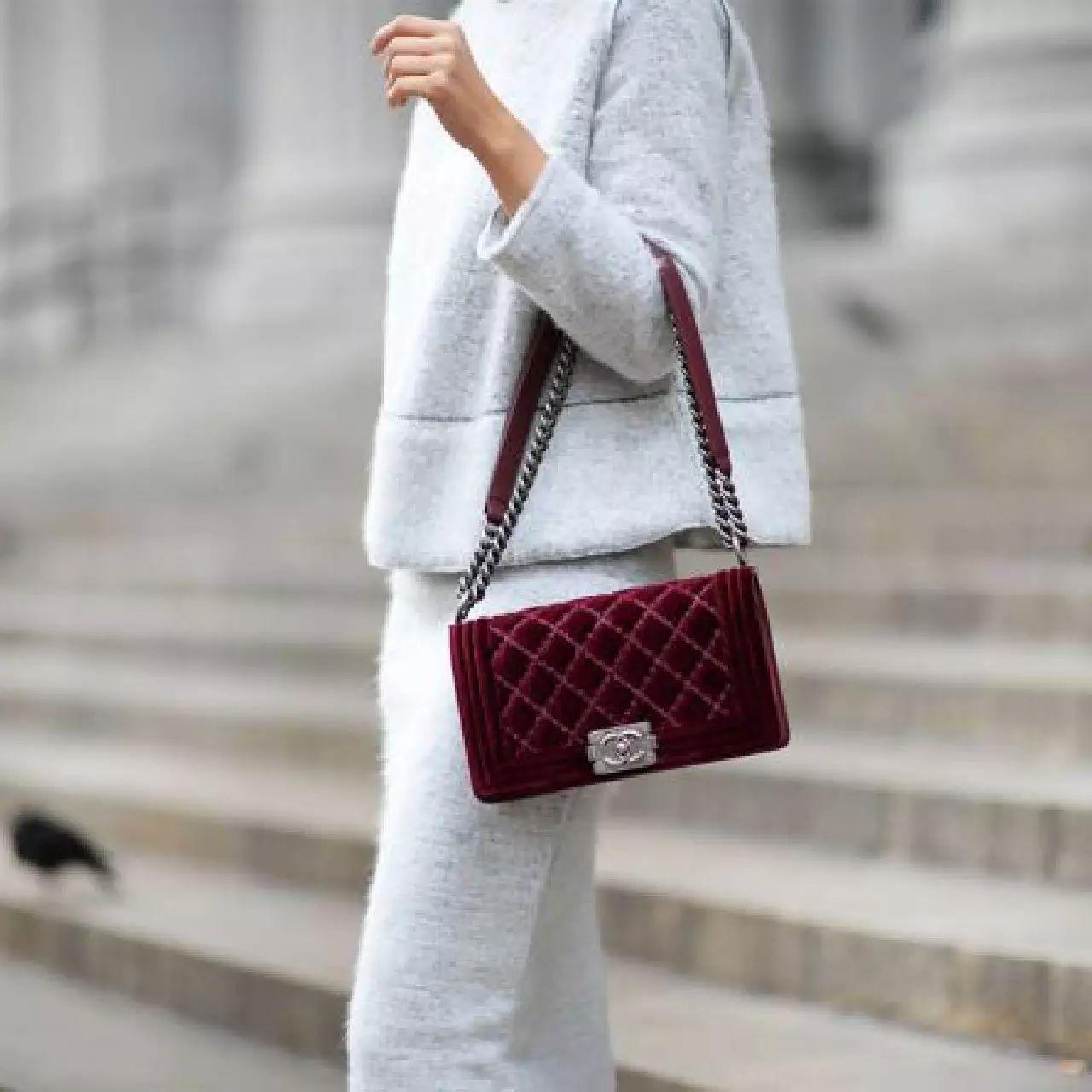 香奈儿cf钱包全球比价,月薪多少可以买香奈儿的包包