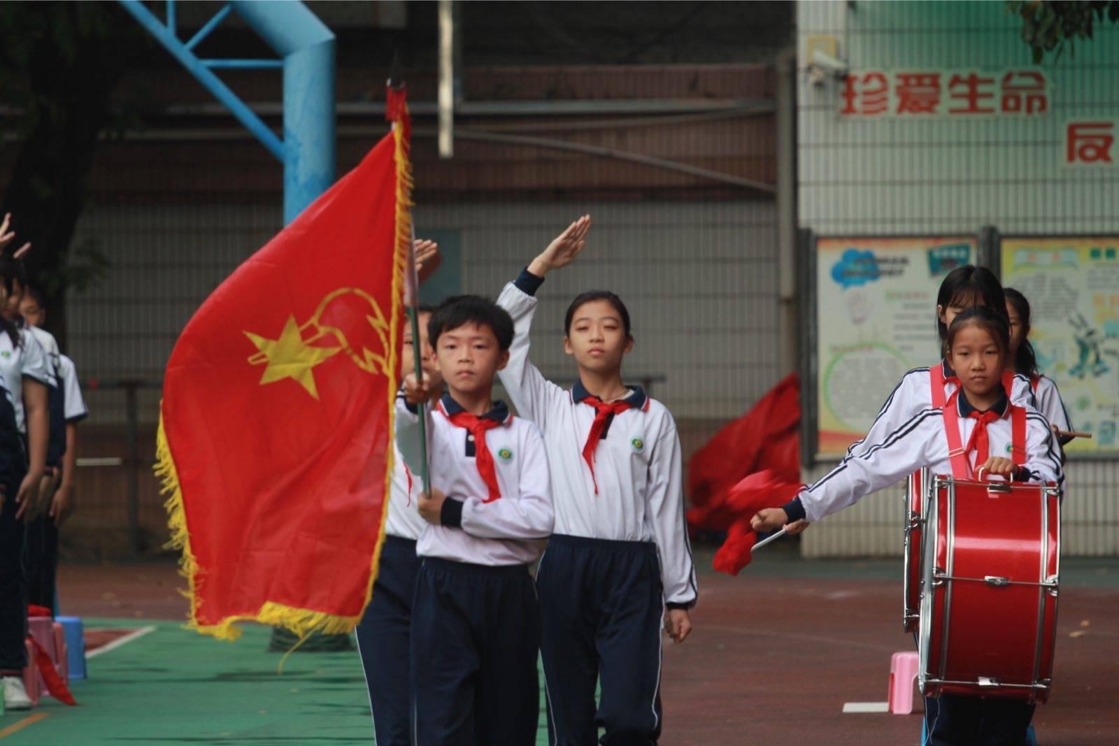 海珠|60名一年级新生光荣入队,客村小学学生争当榜样少年!