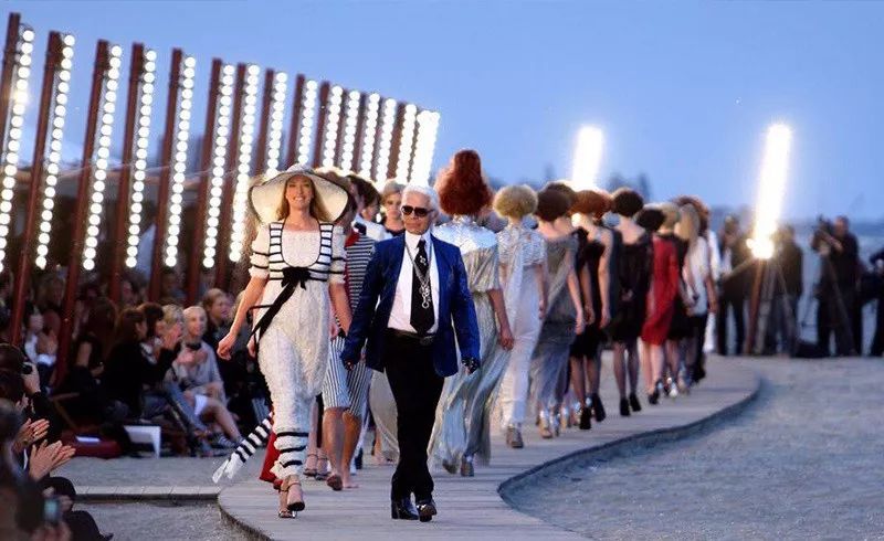 宋茜土味尬舞陈伟霆鹿晗,陈伟霆宋茜情侣装