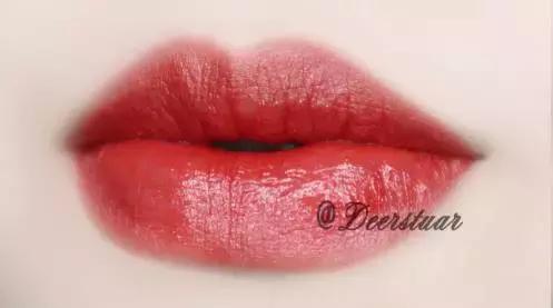 枫叶砖红色带着红棕调的口红,枫叶脏橘色口红