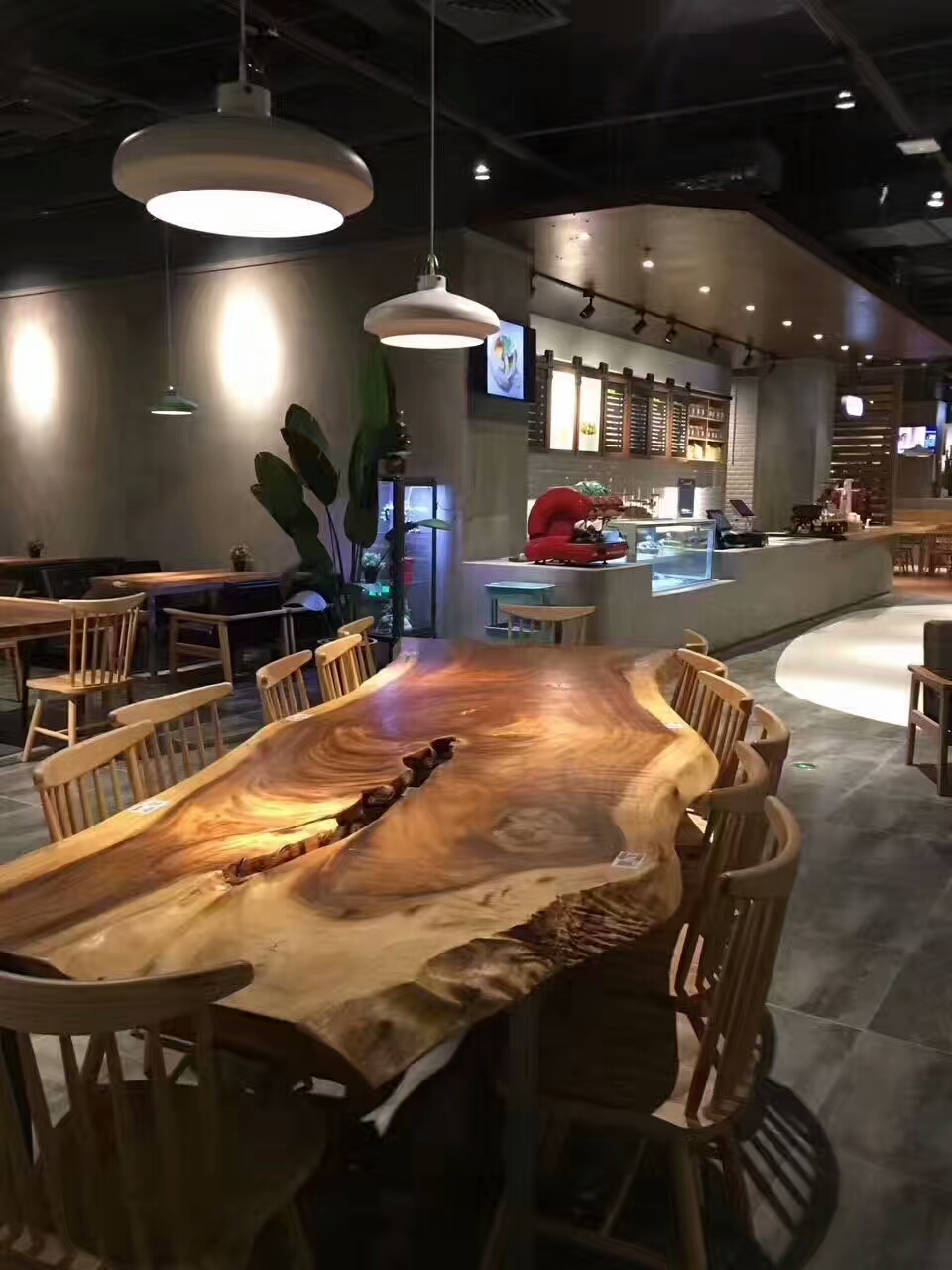 胡桃木有什么优点和缺点,胡桃木有深颜色的吗