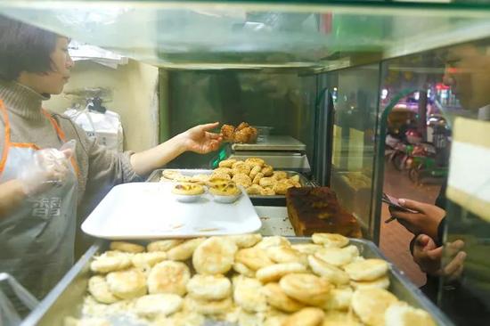 郑州王府井绿豆饼,南方好吃的酥皮绿豆饼