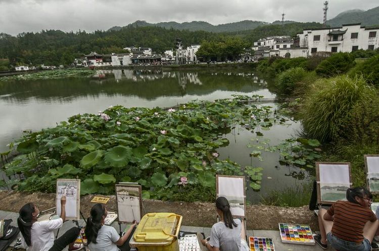 西递附近最著名的景点,西递村美丽的风景