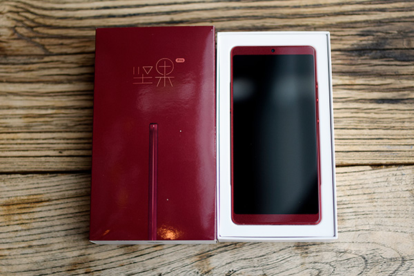 坚果pro2全面屏设计,坚果pro2老罗教你如何选图