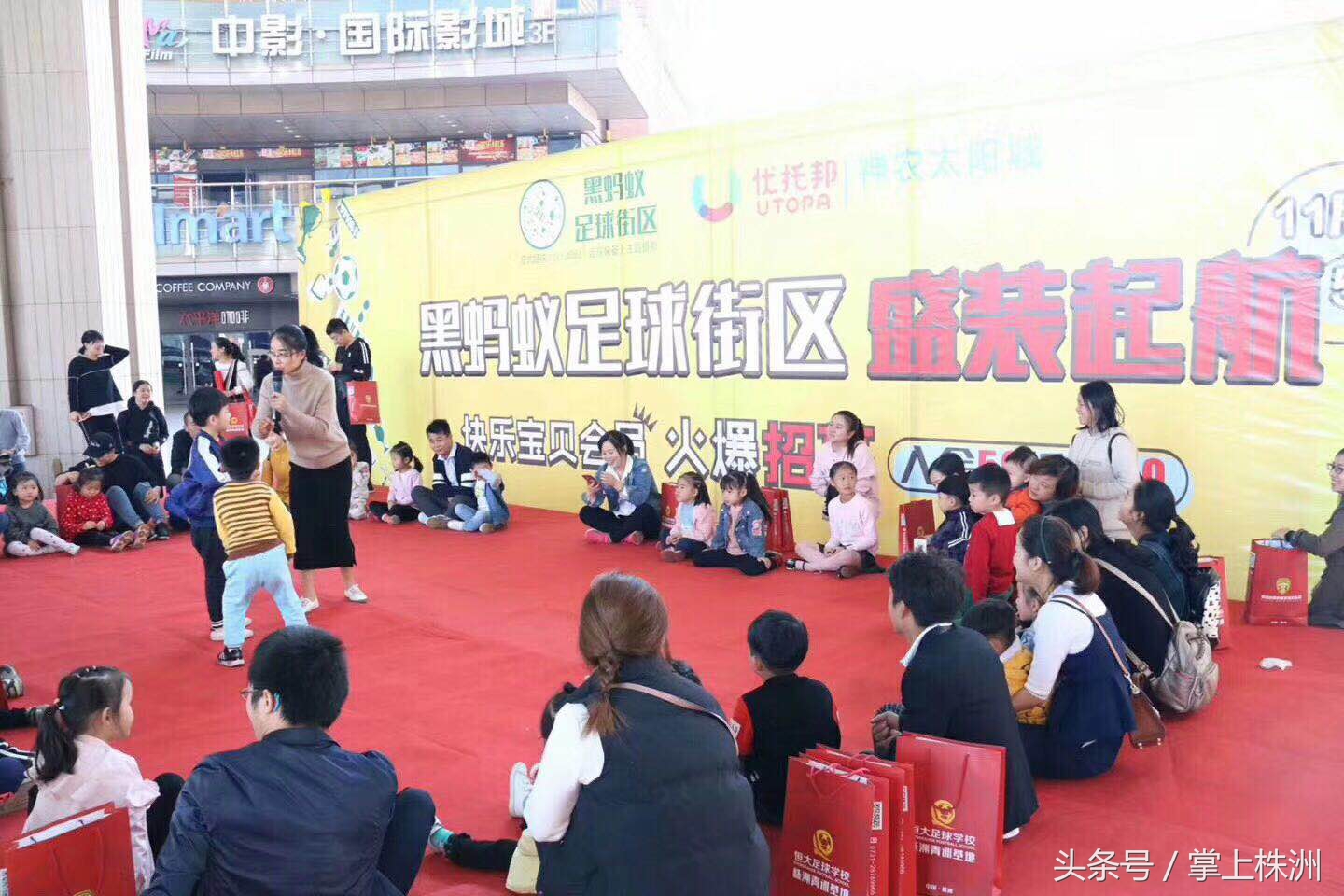 足球要从娃娃抓起宣传图,足球要从娃娃抓起图片