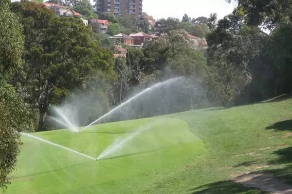 高尔夫球场需要大量用水吗,高尔夫球场用水的建议