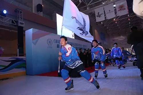 2021年北京市小学生旱地冰球联赛,勇敢者游戏小孩
