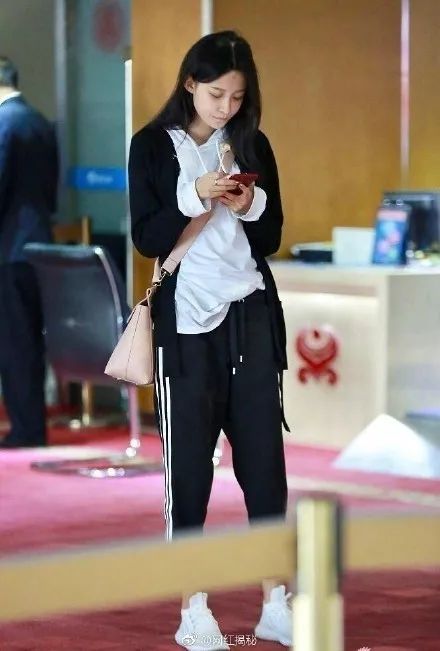 孙怡素颜被吐槽没有董子健白 (李沁的素颜和孙怡的素颜)