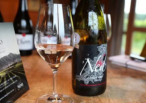 泡椒凤爪下酒菜的做法,泡椒油焖尖椒柠檬鸡爪的正宗做法