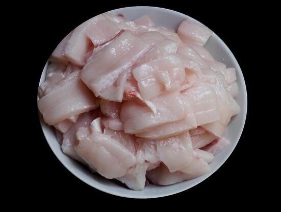 切面包的正确手法你应该知道,怎么切面包蛋糕才好看