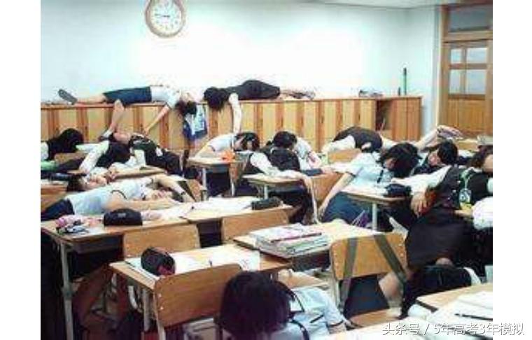 睡眠少怎么上课不困,上课犯困掐哪里能清醒