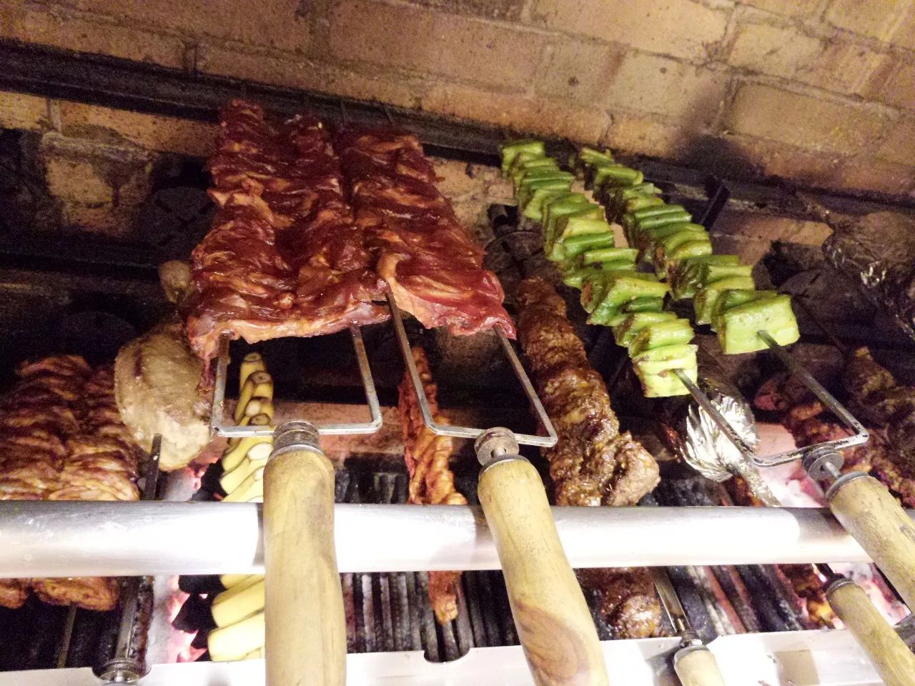 好吃的美食推荐三文鱼,红魔虾甜虾三文鱼刺身自助济南