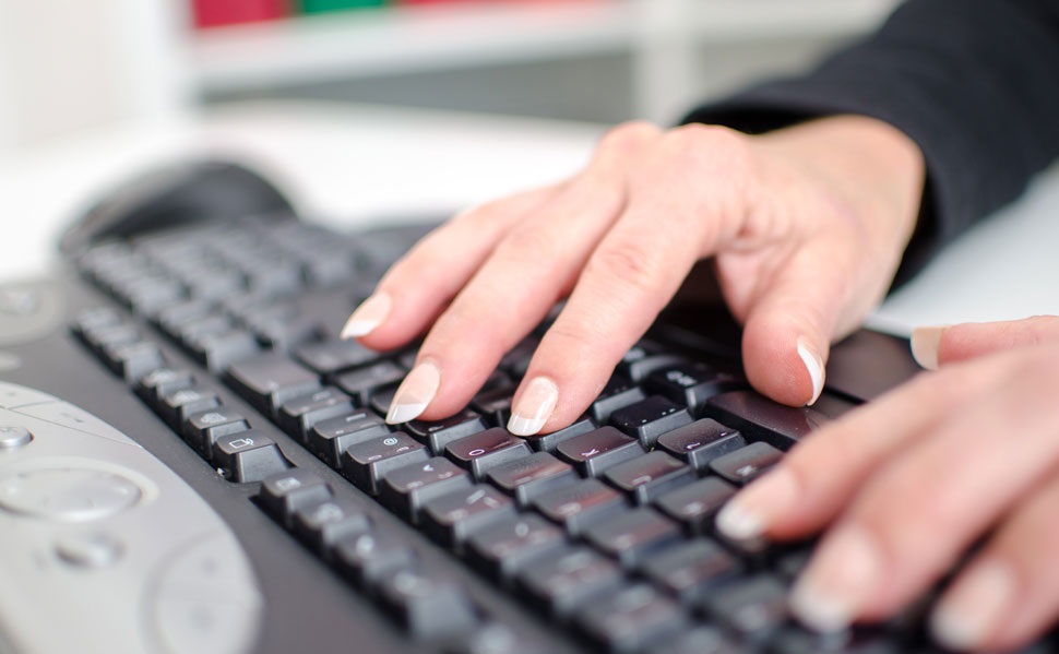 武汉女会计,女会计敲键盘