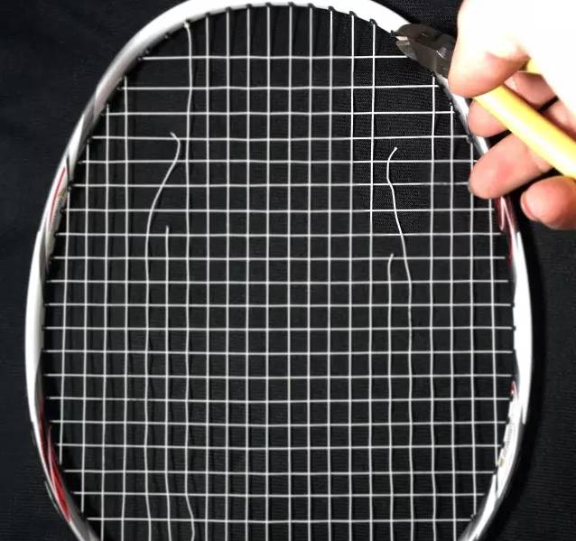 羽毛球断线不剪线修补,羽毛球拍子断线如何正确剪线
