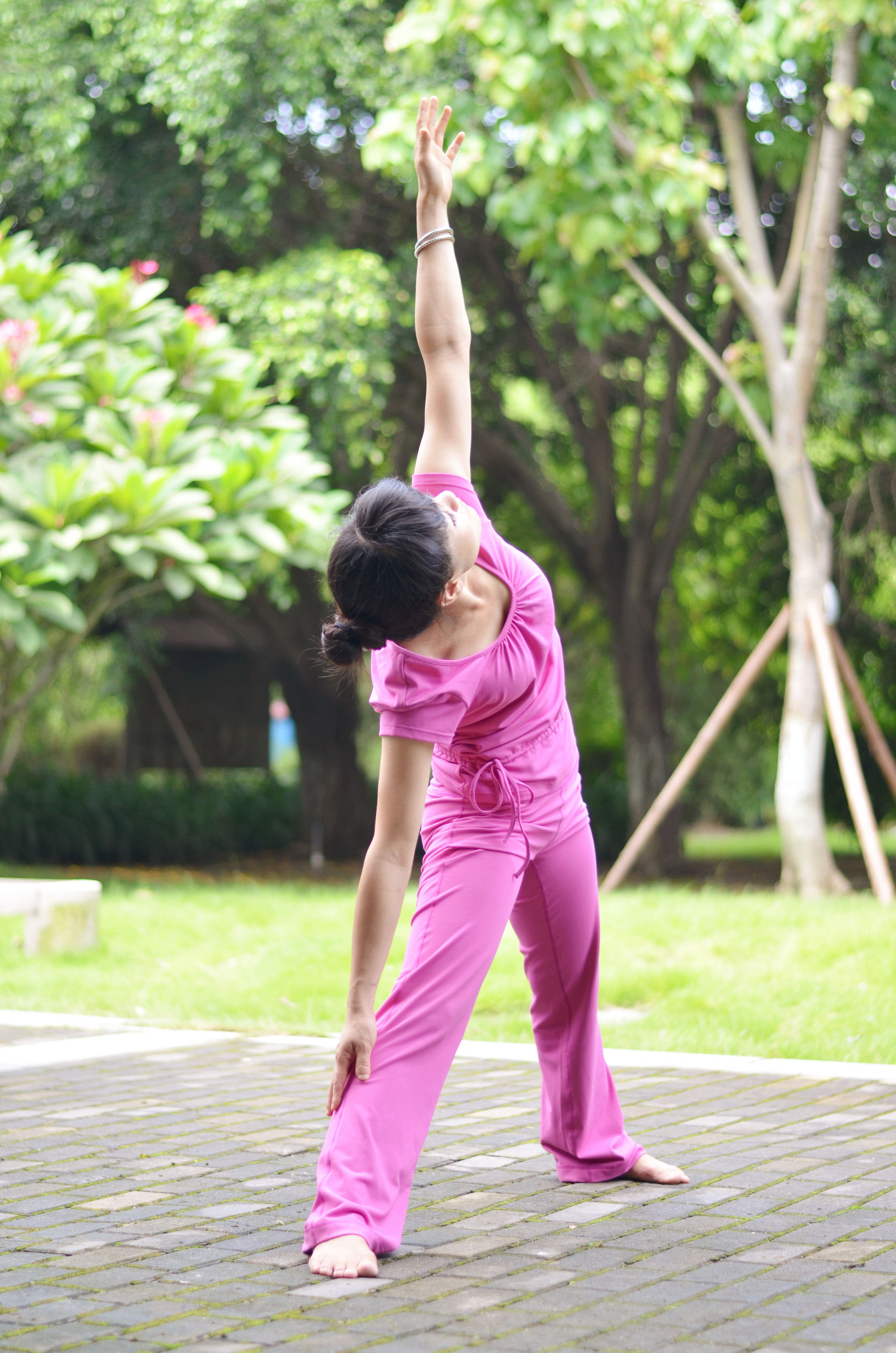 产后瑜伽让你重回少女身材,瑜伽让你找回自信