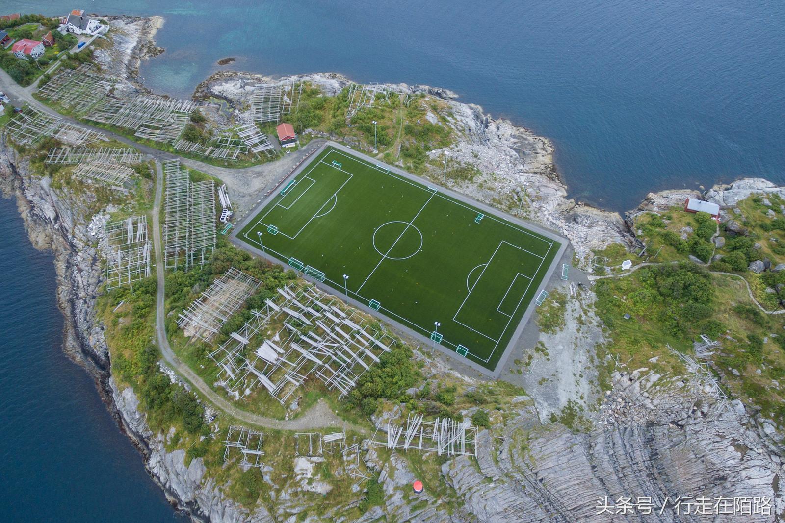渔民：在全球物价最高的国家，为孩子花700万在岛上建足球场