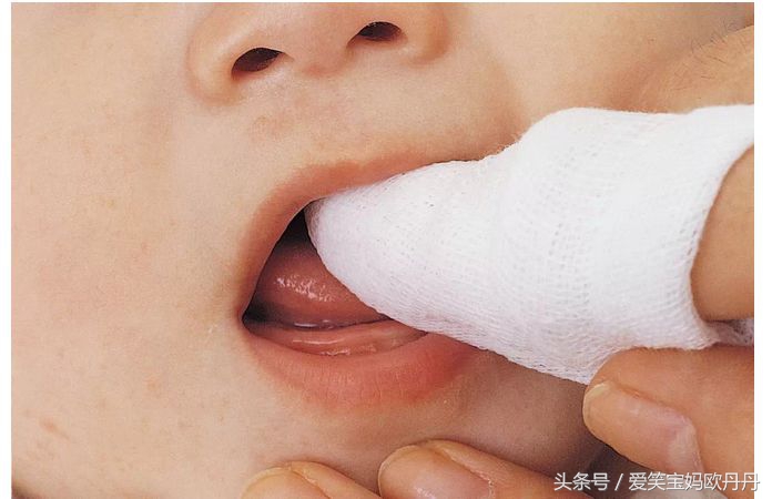 宝宝长牙哭闹有什么好的方法,宝宝长牙哭闹该怎么办