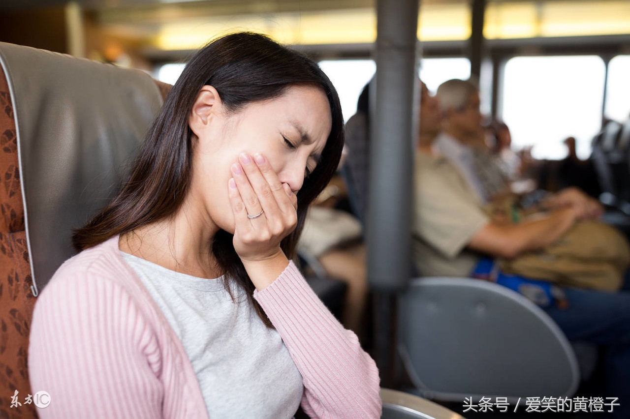 产妇生完孩子15天掉出一块肉,顺产第七天掉出一块肉