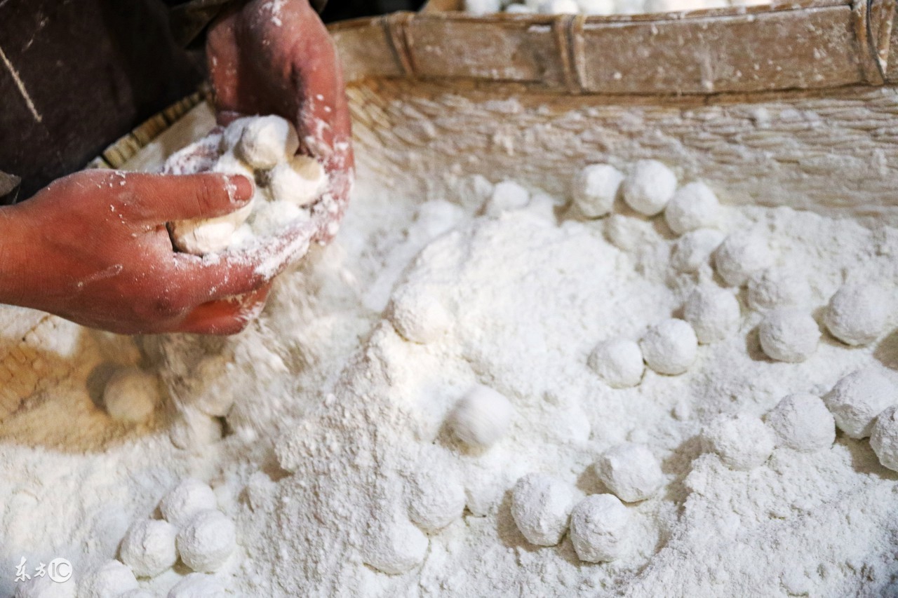 水磨糯米粉和生粉的区别,做肉用的生粉和糯米粉有什么区别