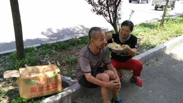 淮南好人孙玲：残疾送报工25年悉心照顾流浪聋哑人平凡彰显伟大