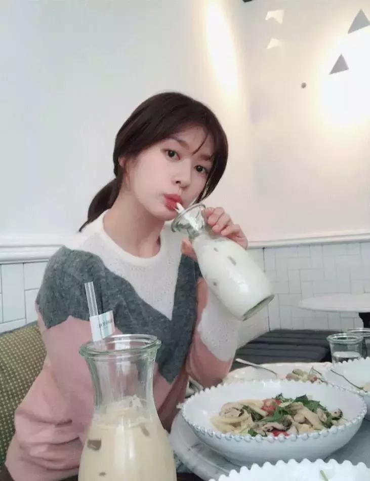 韩国明星穿大衣男,韩国明星都穿什么羽绒服