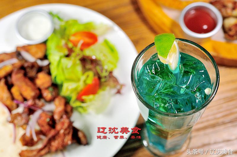 这家西餐厅融合欧美风味与中西风味，披萨永远比别人家多一块