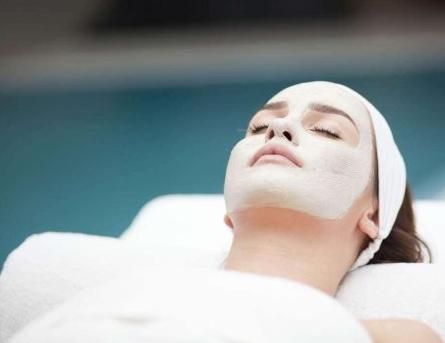 冬天在空调屋里怎么避免脸部干燥,冬天室内外的温差大怎么办