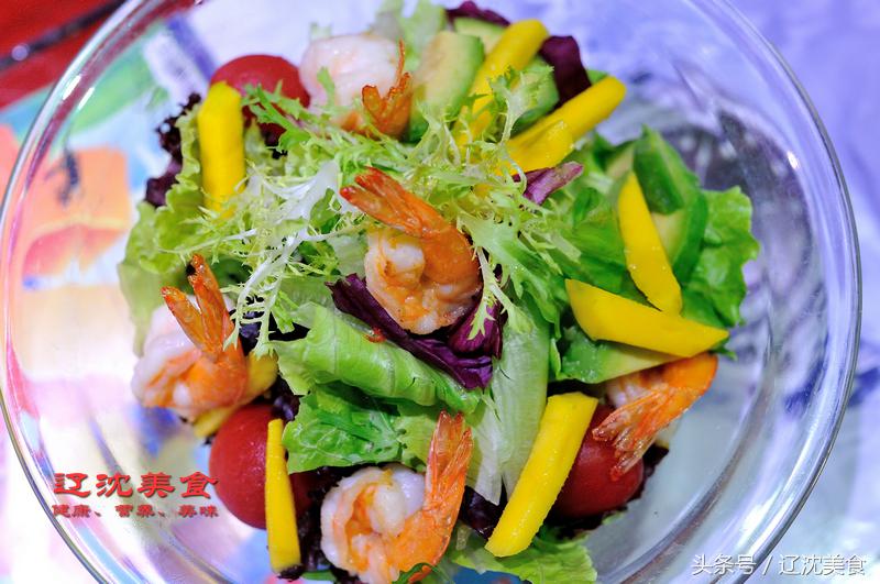 这家西餐厅融合欧美风味与中西风味，披萨永远比别人家多一块