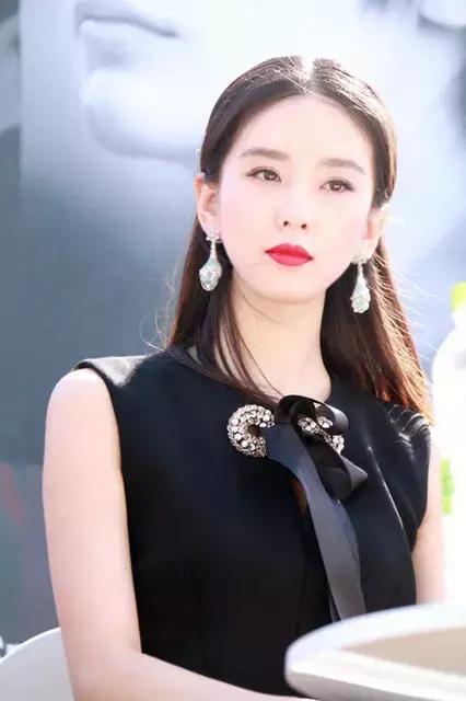 邓紫棋宇宙尿片炸地球,邓紫棋跑男跟baby说香港话