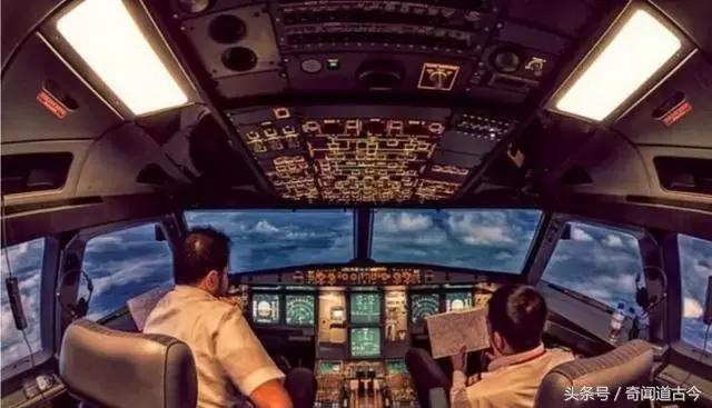 飞机被雷劈是很常见的事情？飞机上不为人知的秘密你知道多少？