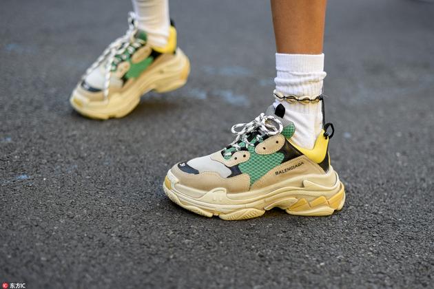 想不到一双老爹鞋也能撑起你整个衣橱