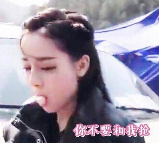 刘昊然谭松韵同款校服,刘昊然同款中戏校服