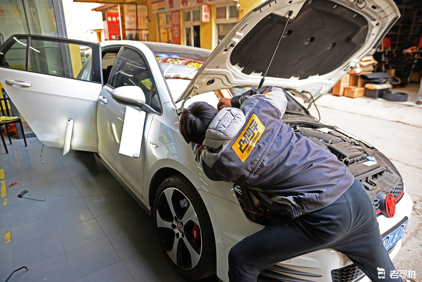 车身小凹陷有必要钣金喷漆吗,车门凹陷是钣金喷漆还是做无痕