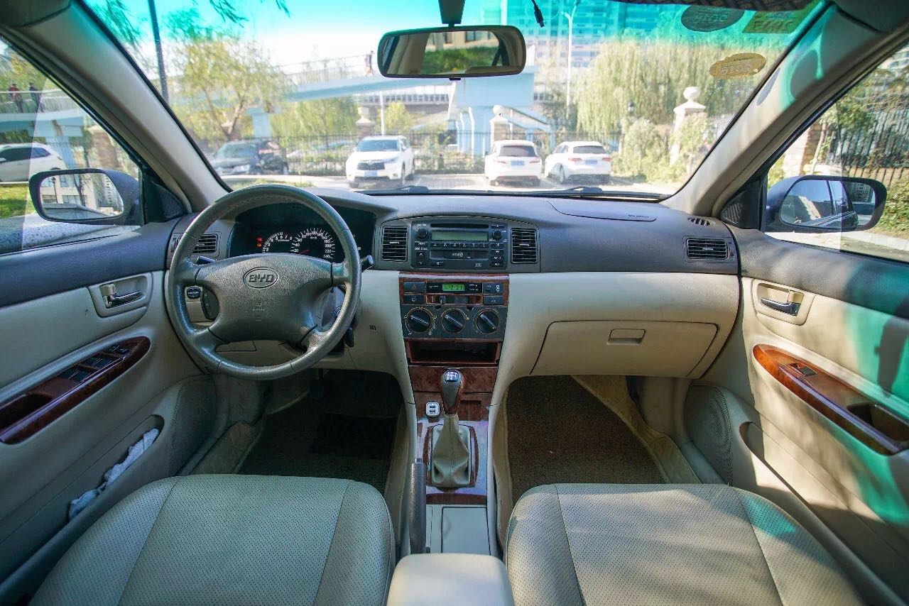 三个女生挑战蒙眼猜男生,比亚迪f3为什么说是一代神车