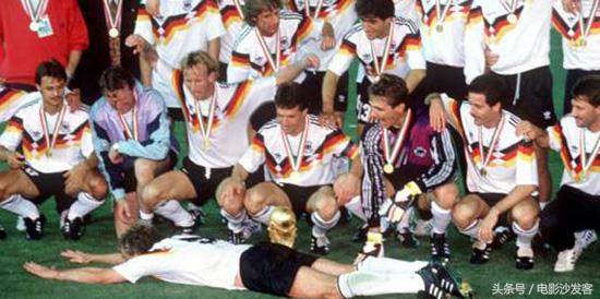 进40年10届世界杯赞助商的冠军之旅，阿迪达斯完胜耐克