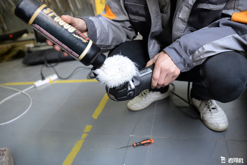 车身小凹陷有必要钣金喷漆吗,车门凹陷是钣金喷漆还是做无痕